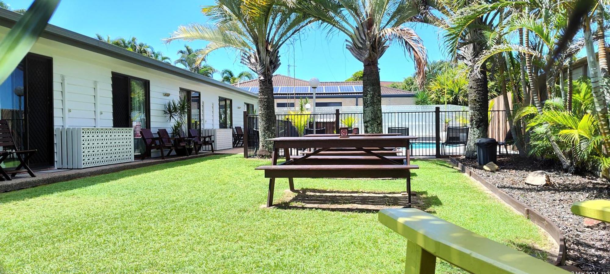 Pacific Palms Motor Inn Маркула Екстериор снимка