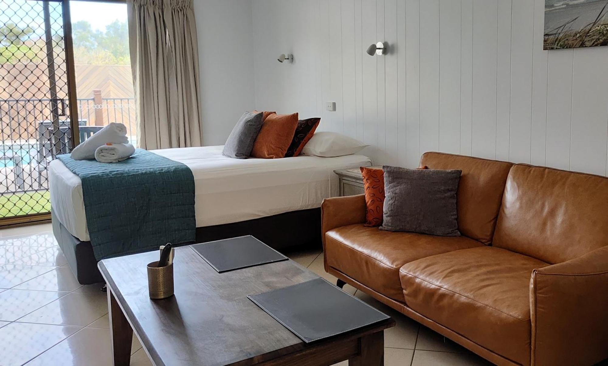 Pacific Palms Motor Inn Маркула Екстериор снимка