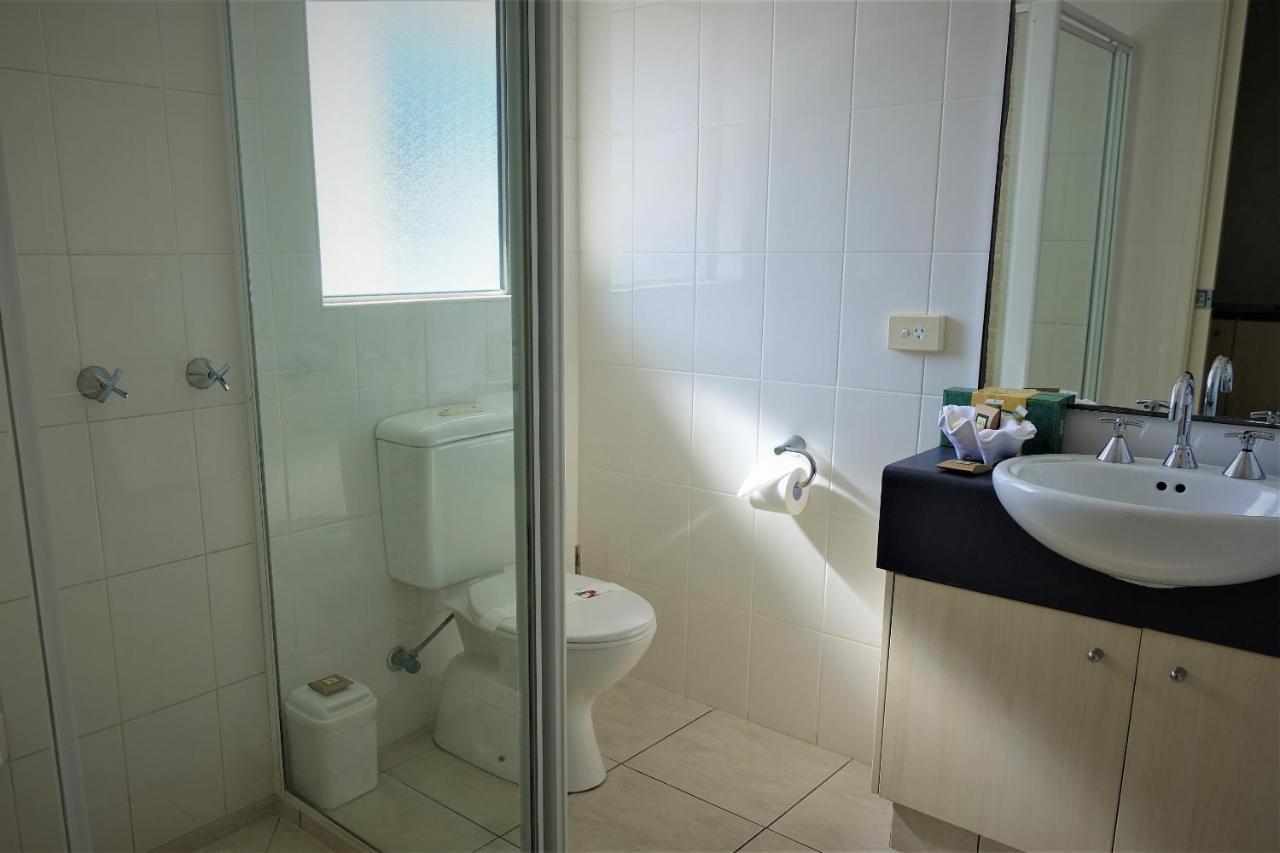 Pacific Palms Motor Inn Маркула Екстериор снимка